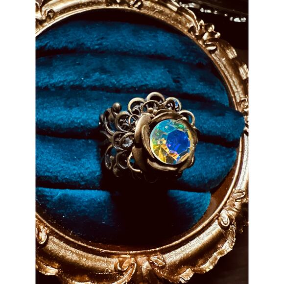 Vintage Adjustable Aurora Borealis Crystal Flower Ring Brass Filigree Size 7+ - Picture 1 of 10